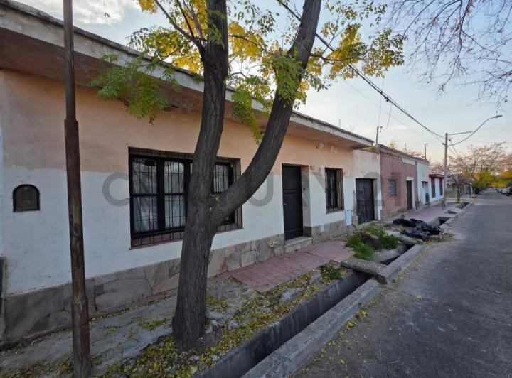 Casa · 115m² · 4 Ambientes · 3 Cocheras
