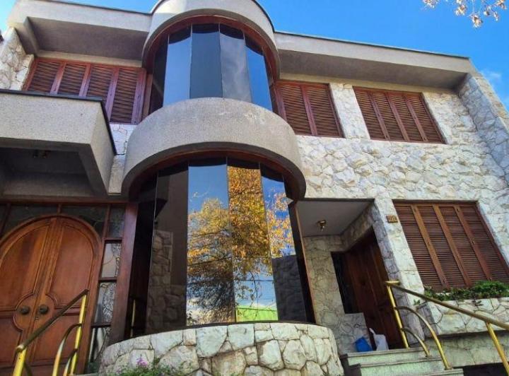 Casa · 586m² · 5 Ambientes · 3 Cocheras