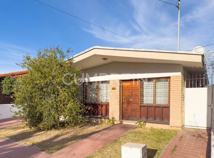 Casa · 455m² · 4 Ambientes · 2 Cocheras