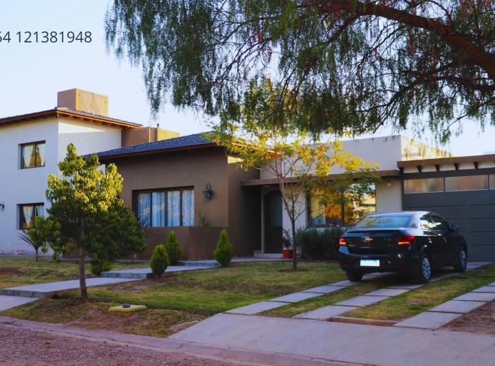 Casa · 330ha · 3 Dormitorios · 2 Cocheras