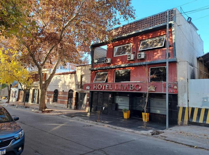 Hotel · 420m² · 18 Ambientes · 4 Cocheras