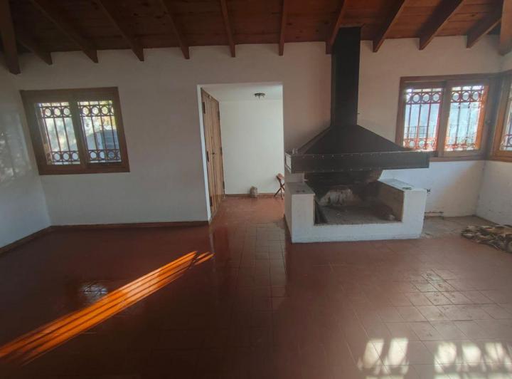 Casa · 247m² · 8 Ambientes · 3 Cocheras