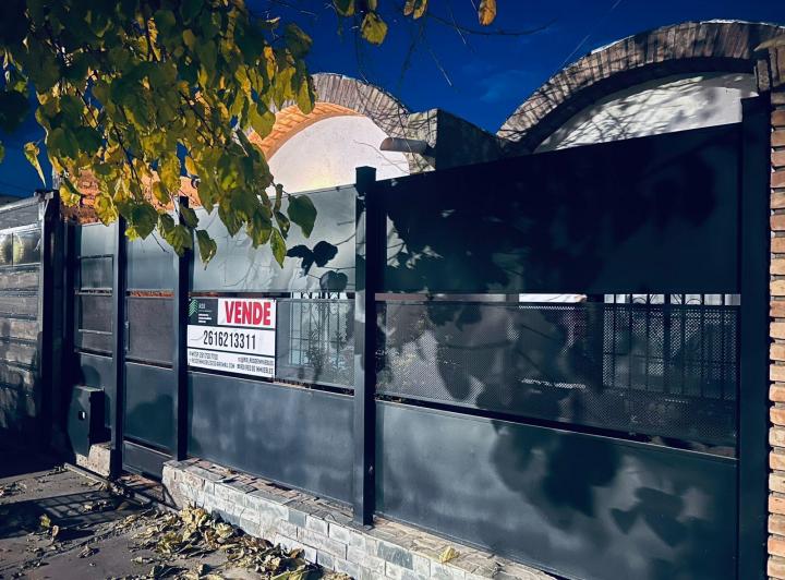 Casa · 180m² · 2 Ambientes · 1 Cochera