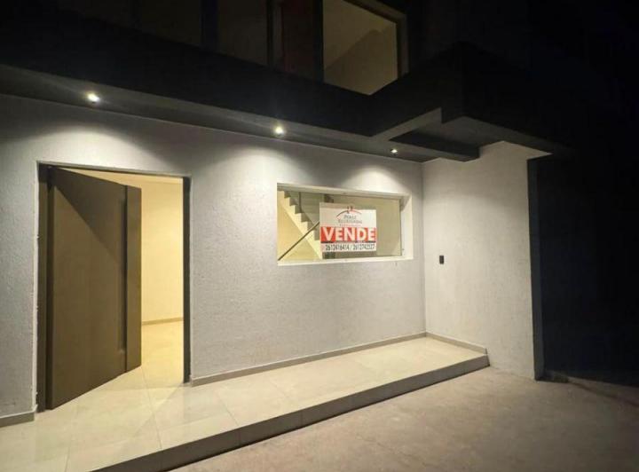 Casa · 220m² · 5 Ambientes · 2 Cocheras