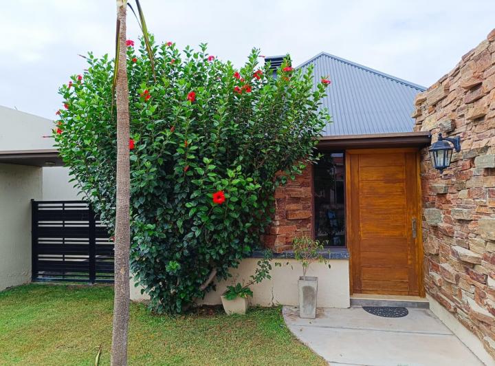 Casa · 160m² · 5 Ambientes · 2 Cocheras