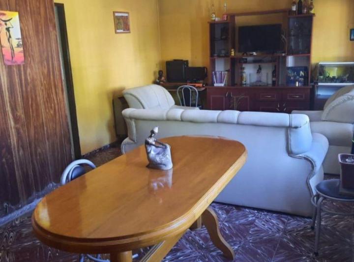 Casa · 183m² · 10 Ambientes · 2 Cocheras