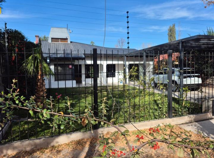 Casa · 230m² · 3 Dormitorios · 2 Cocheras
