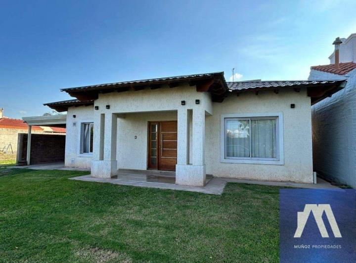 Casa · 240m² · 6 Ambientes · 3 Cocheras
