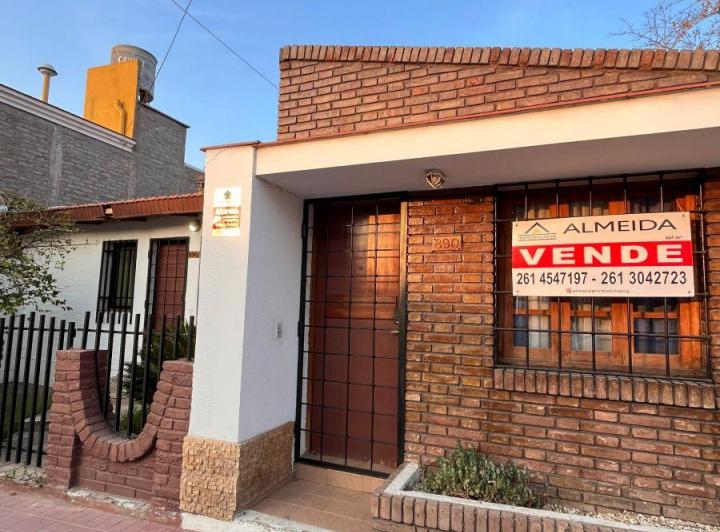 Casa · 140m² · 4 Ambientes · 2 Cocheras