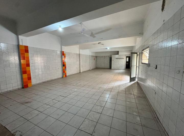 Local comercial · 324m²