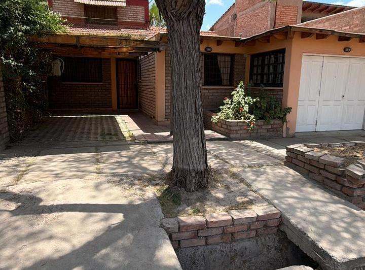 Casa · 125m² · 4 Ambientes · 2 Cocheras