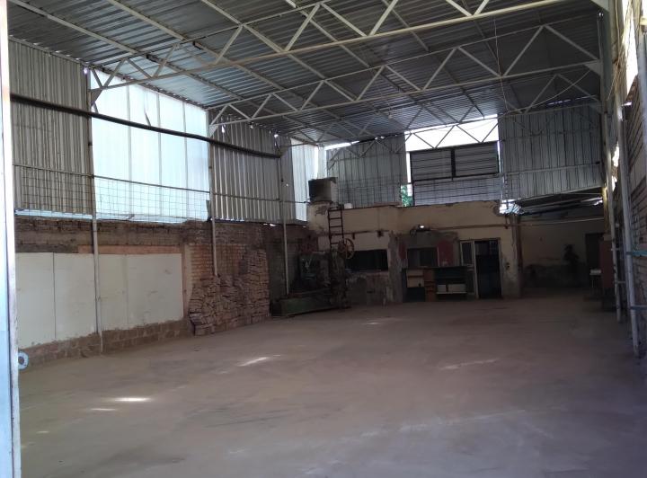 Bodega-Galpón · 200m² · 4 Ambientes · 6 Cocheras