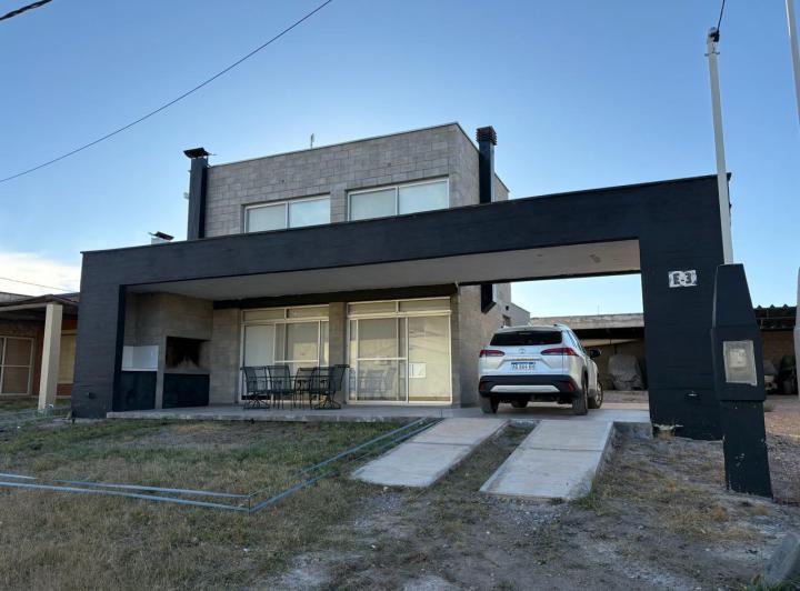 Casa · 177m² · 5 Ambientes · 3 Cocheras