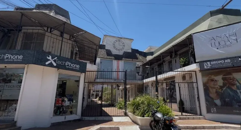 Alquilo Local Comercial en Galeria Lucerna Cerro de las Rosas