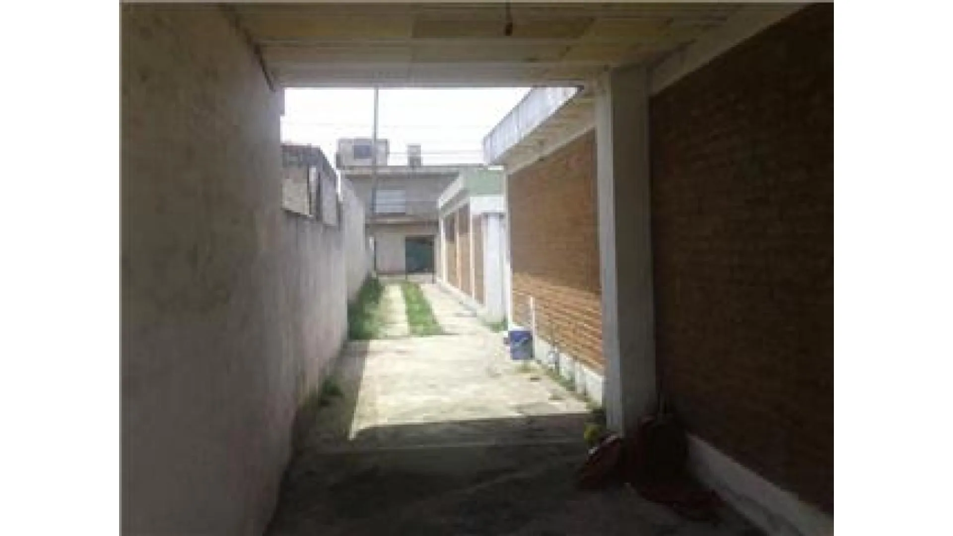 2 CASAS  INDEPENDIENTES CON COCHERA