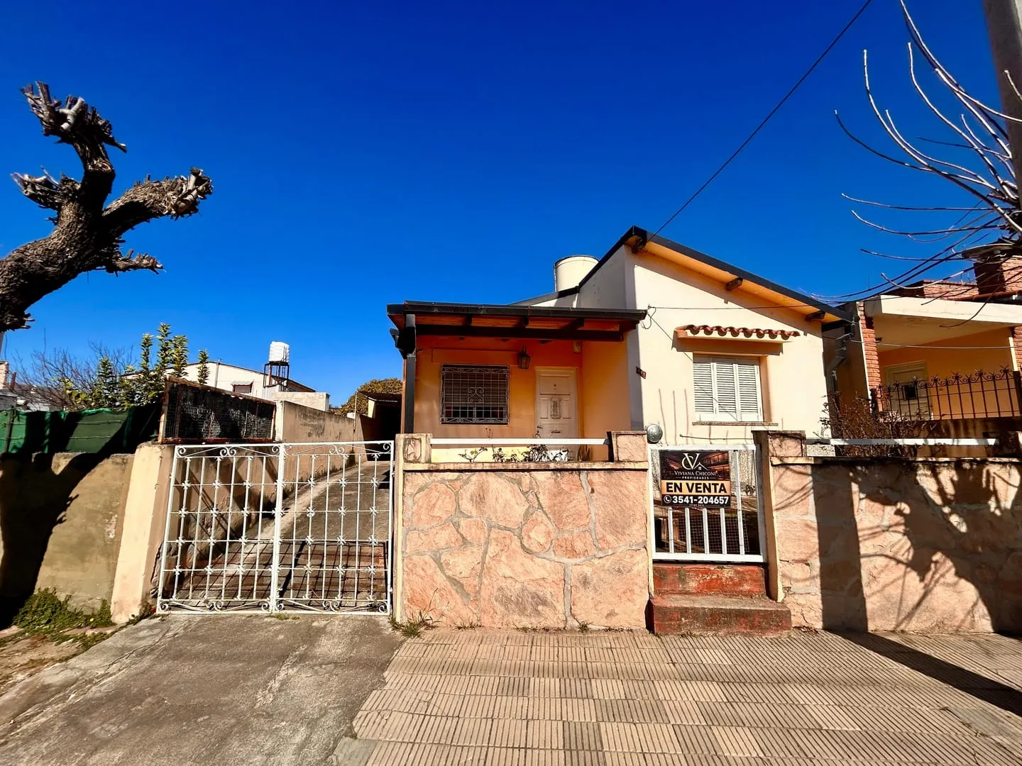 Casa 2 dormitorios con Departamento en Venta en Cosquín, a cuadras del Centro y...
