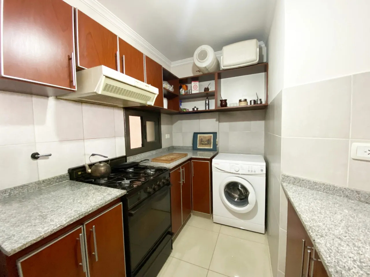 Departamento 1 Dormitorio, amplio, excelente vista y privacidad.