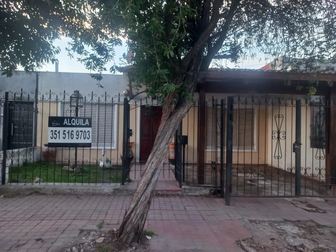 Alq. Casa c2 dorm. B Villa Cabrera.