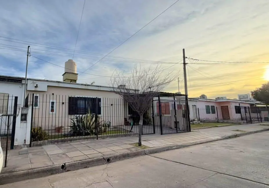 VENTA CASA 3 DORMITORIOS BARRIO LOS GIGANTES
