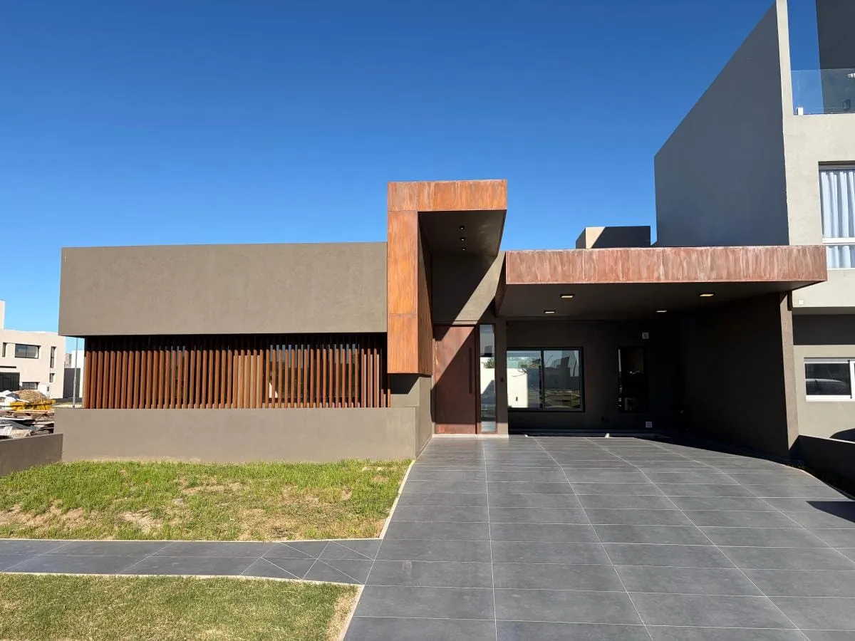 CASA EN VENTA EN TERRAZAS DE MANANTIALES - TRES DORMITORIOS - DOS BAÑOS - MJ