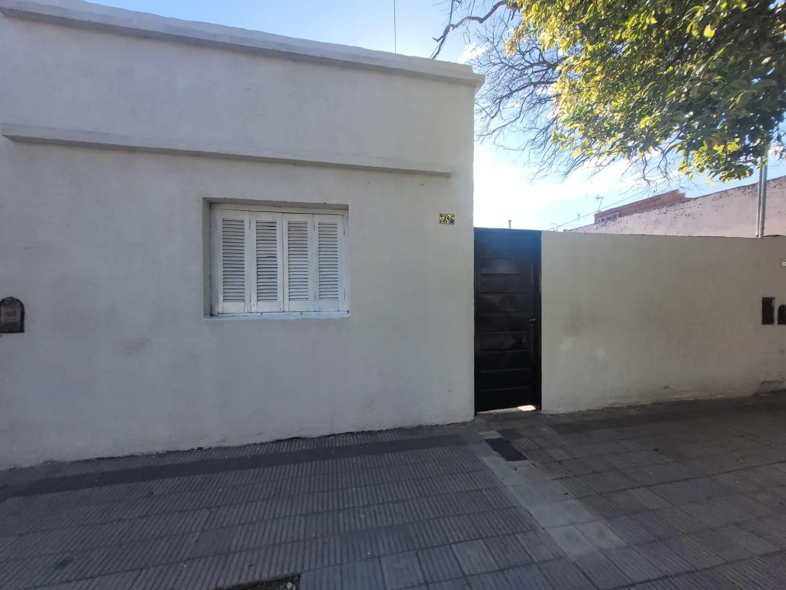 DEPARTAMENTO CON GRAN PATIO- B TALLERES OESTE-