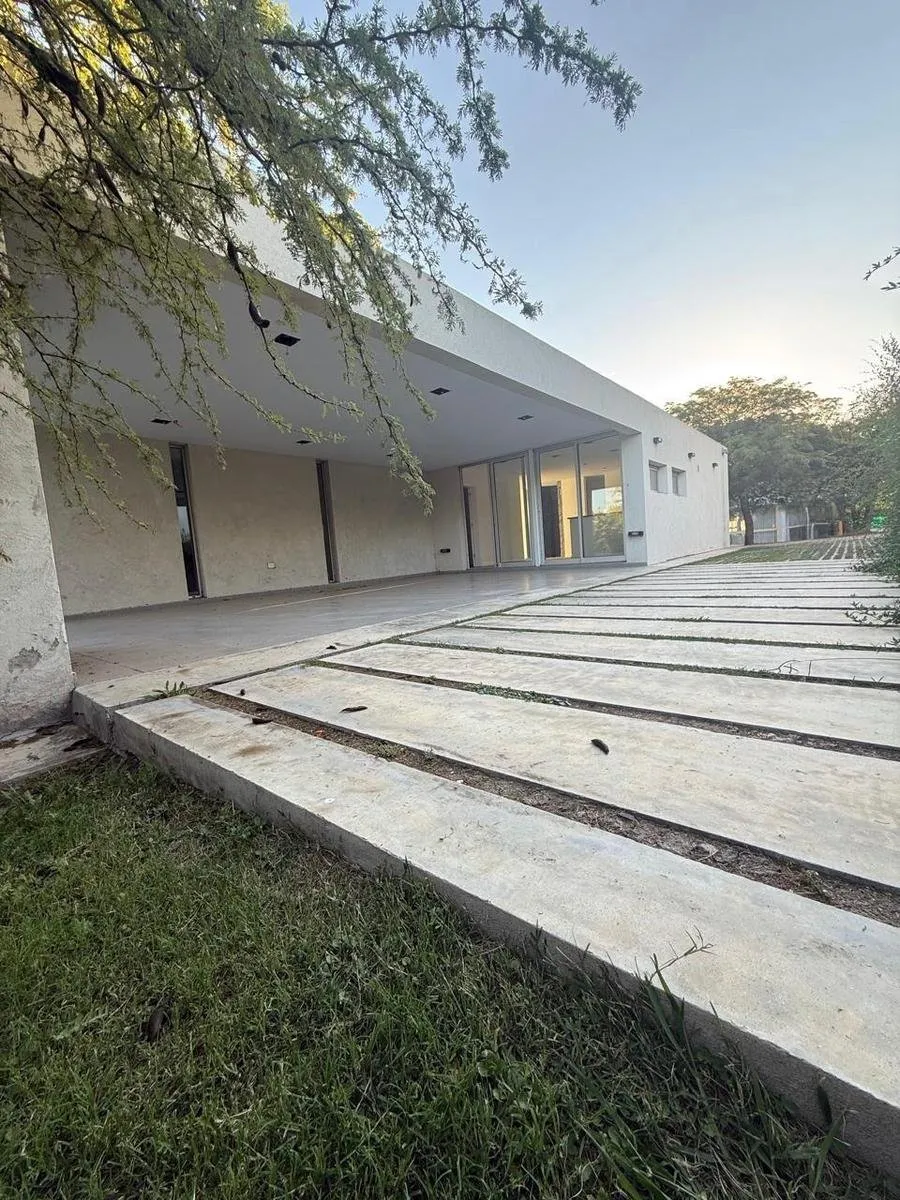 APTO CREDITO CASA EN VILLA ALLENDE - Housing Punta Golf