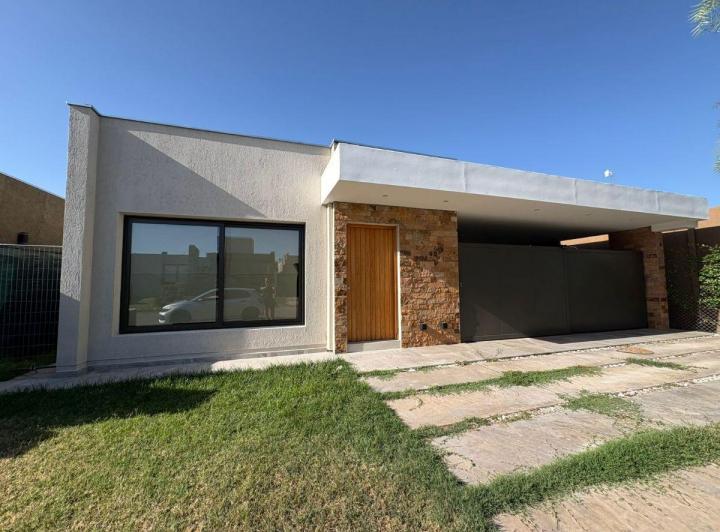 Casa · 220m² · 6 Ambientes · 2 Cocheras