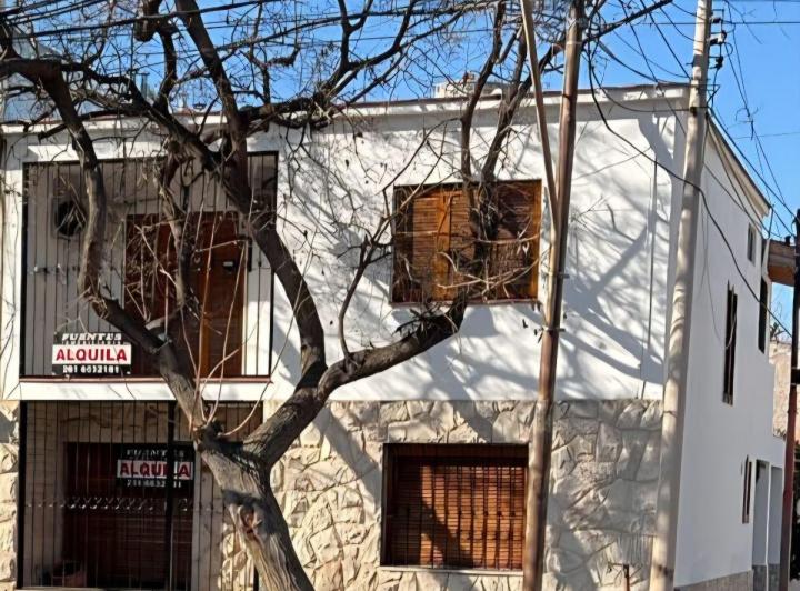 Casa · 200m² · 7 Ambientes · 2 Cocheras