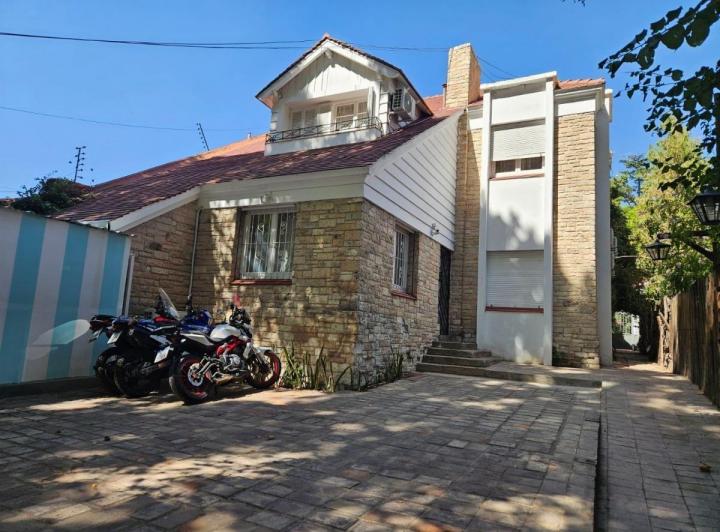 Casa · 500m² · 7 Ambientes · 1 Cochera