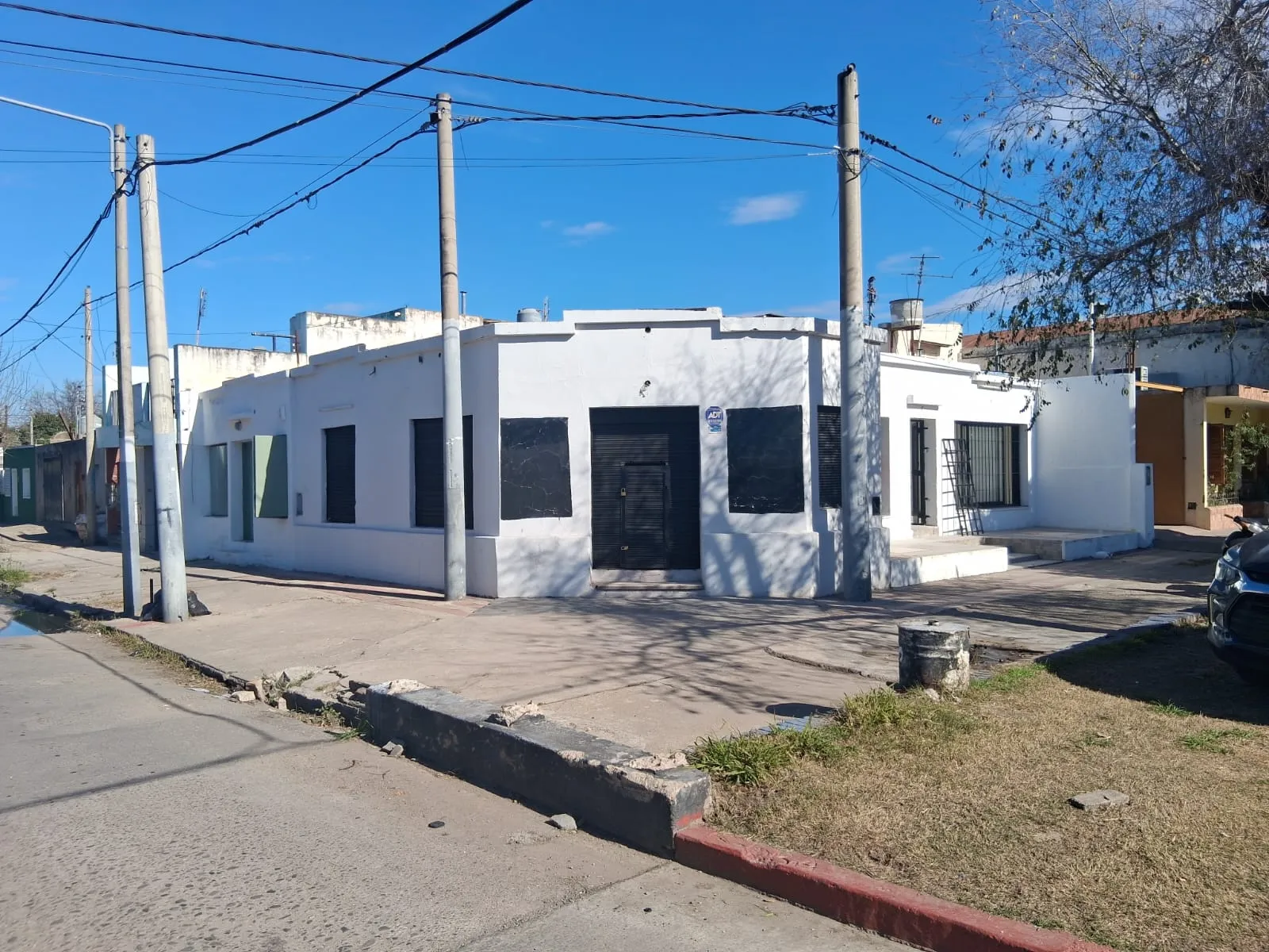 LOCAL COMERCIAL EN ALQUILER – AV. CAPDEVILA 1719, ESQUINA ROTTERDAM