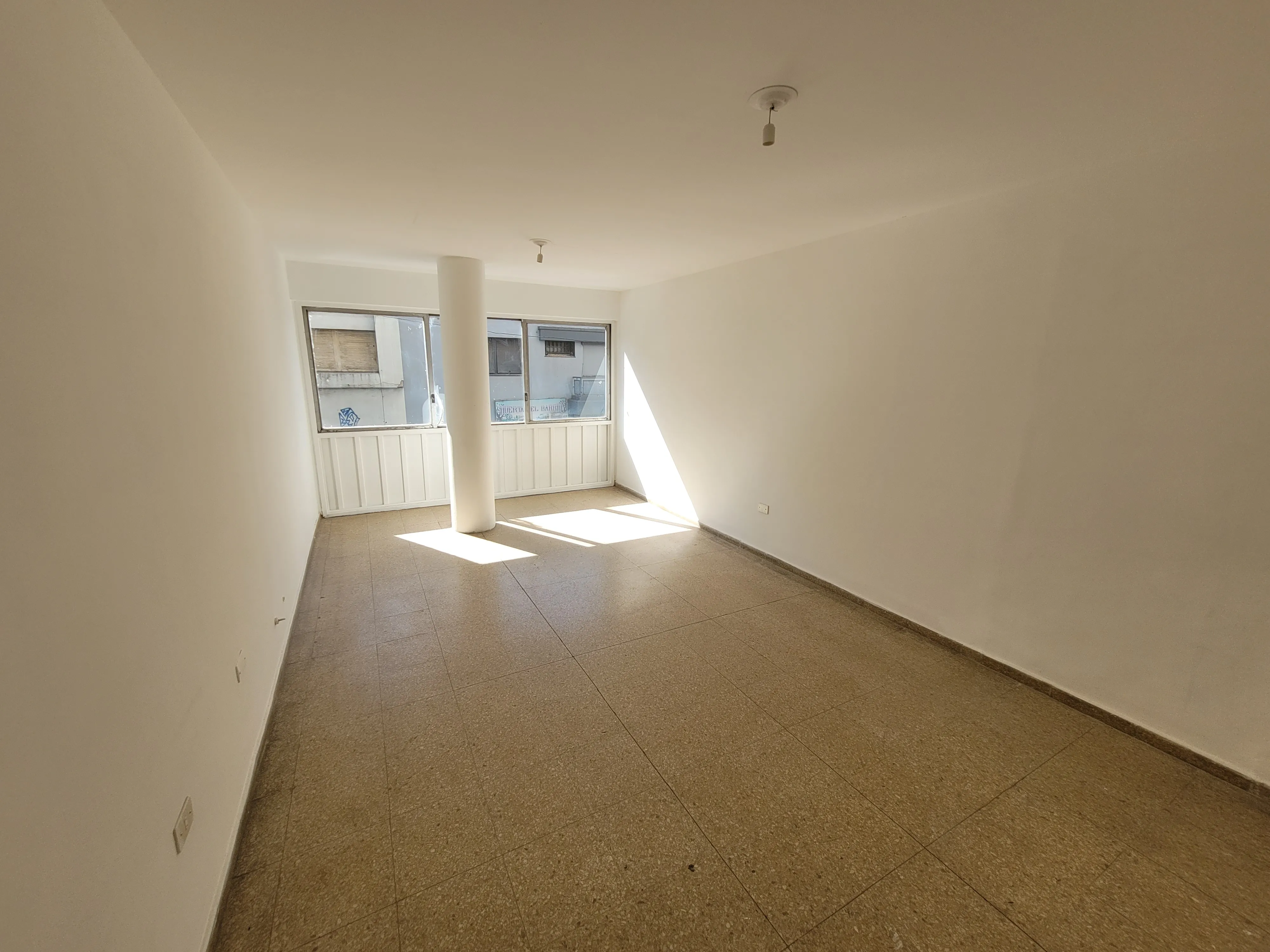 Se Alquila Oficina Comercial Sucre 25 - Externo - Córdoba