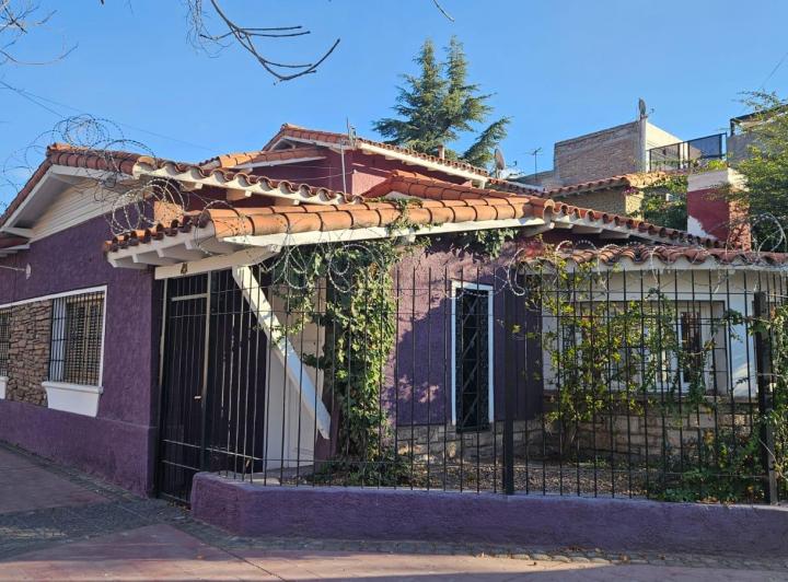 Casa · 195m² · 6 Ambientes · 1 Cochera