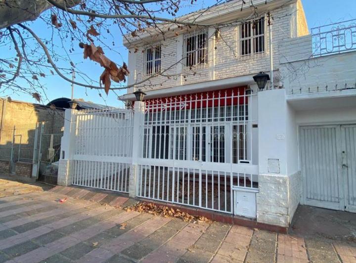 Local comercial · 220m² · 7 Ambientes · 2 Cocheras