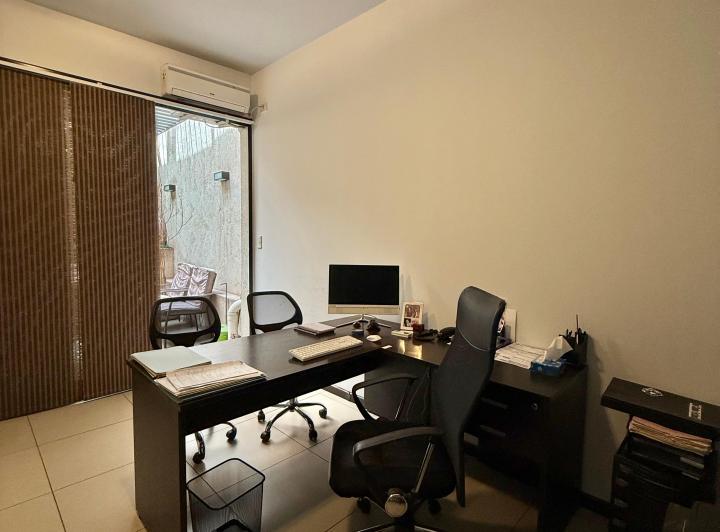 Oficina comercial · 220m² · 8 Ambientes · 2 Cocheras