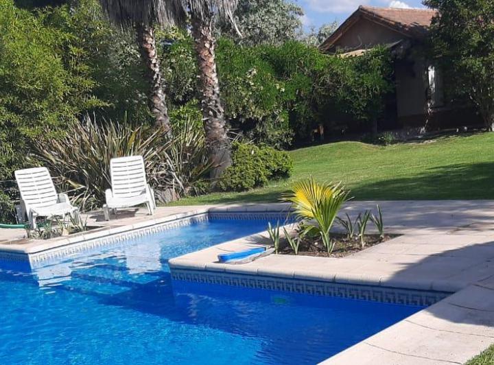 Casa · 1500m² · 6 Ambientes · 4 Cocheras