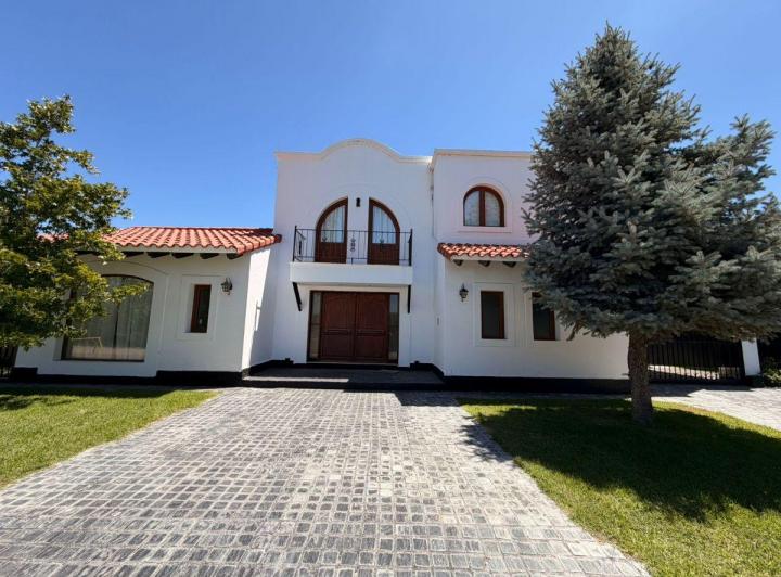 Casa · 484m² · 7 Ambientes · 2 Cocheras