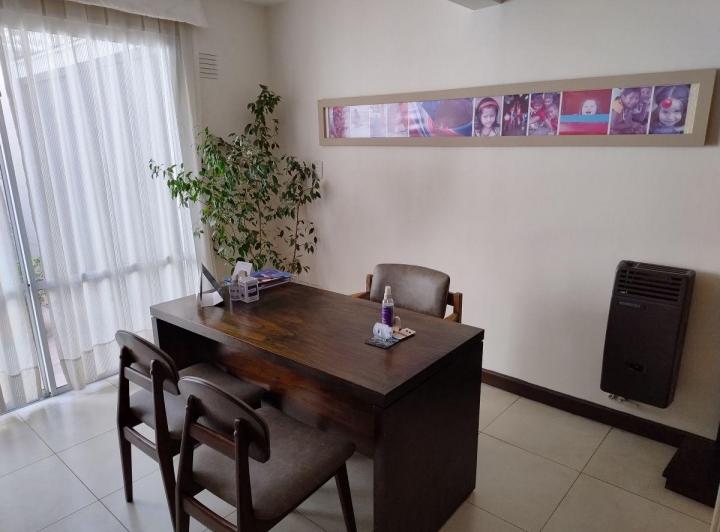 Consultorio · 100m² · 5 Ambientes · 1 Cochera
