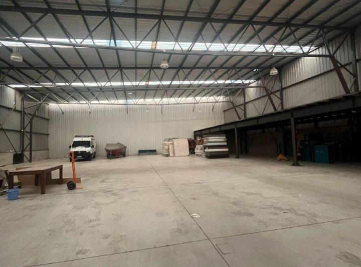 Bodega-Galpón · 1200m² · 5 Ambientes · 30 Cocheras