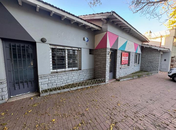 Casa · 250m² · 6 Ambientes · 1 Cochera