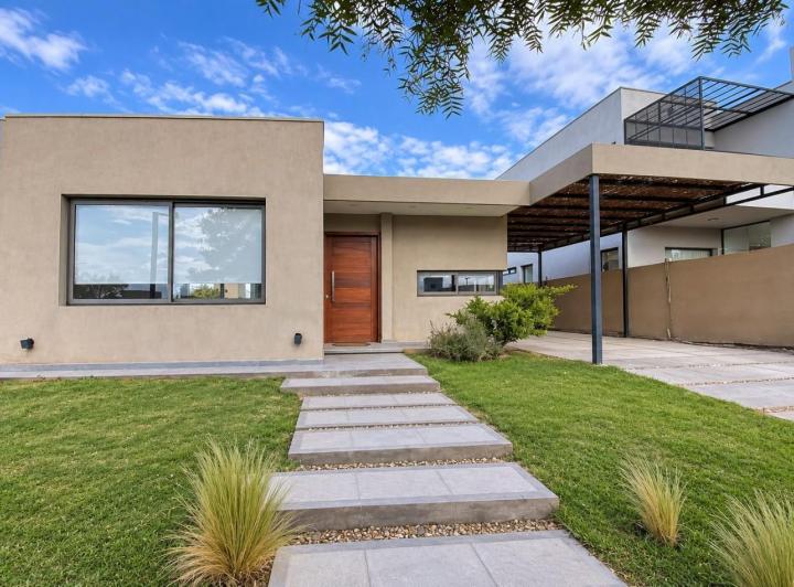 Casa · 130m² · 5 Ambientes · 1 Cochera
