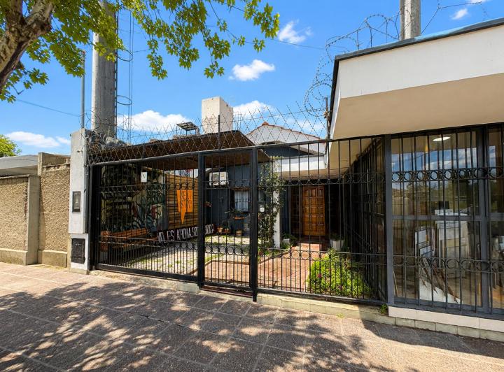 Casa · 329m² · 5 Ambientes · 1 Cochera