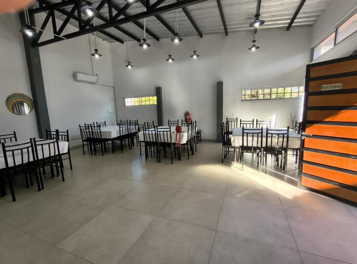 Local comercial · 148m² · 3 Ambientes · 4 Cocheras