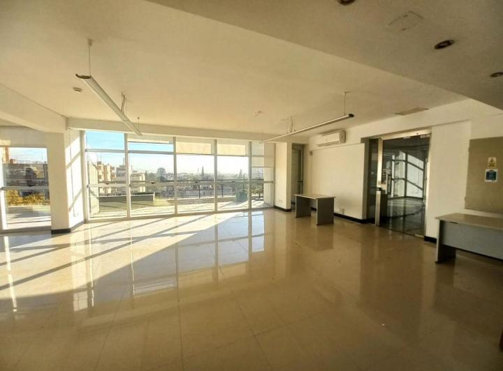 Oficina comercial · 150m² · 6 Ambientes · 2 Cocheras