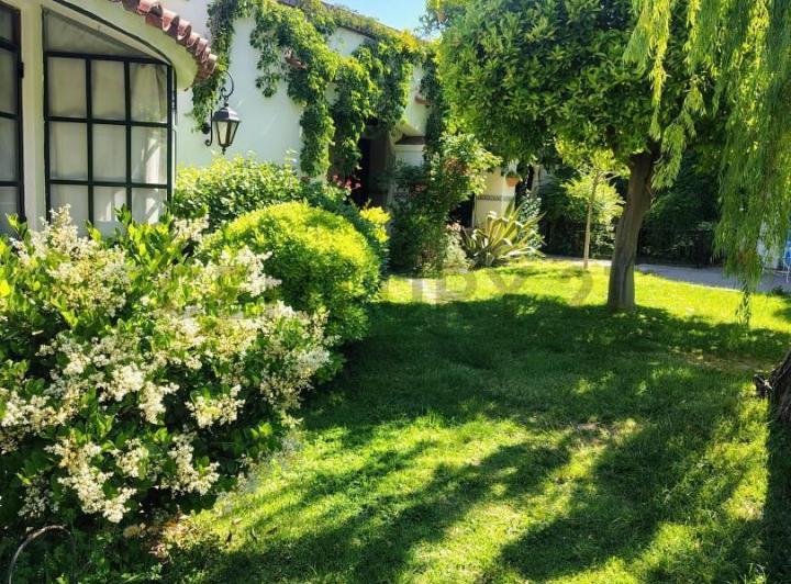 Casa · 350m² · 3 Dormitorios · 1 Cochera