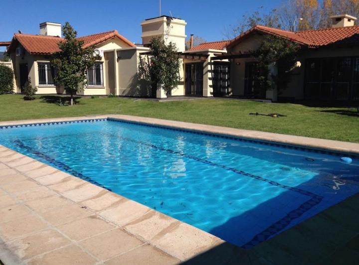 Casa · 400m² · 3 Dormitorios · 1 Cochera