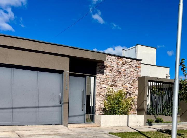 Casa · 120m² · 2 Dormitorios