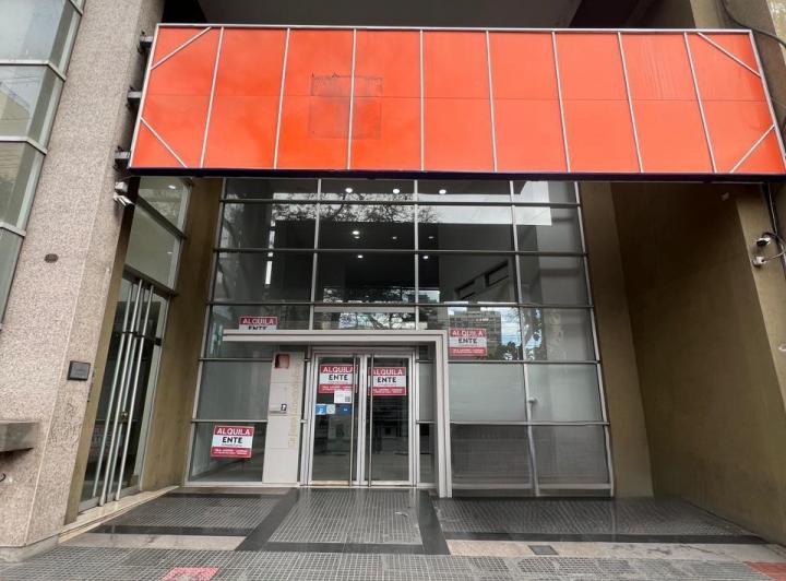 Local comercial · 925m² · 10 Ambientes