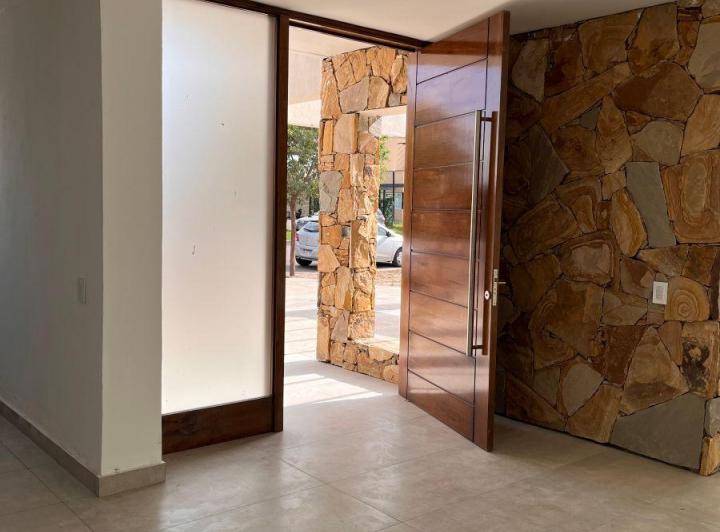 Casa · 160m² · 3 Ambientes · 2 Cocheras