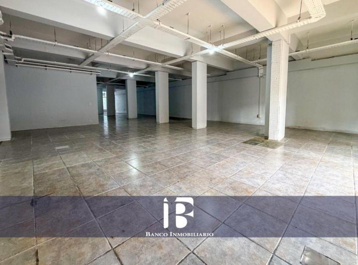 Local comercial · 422m²