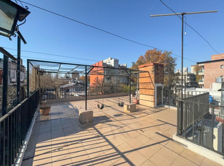 Casa · 174m² · 7 Ambientes · 1 Cochera